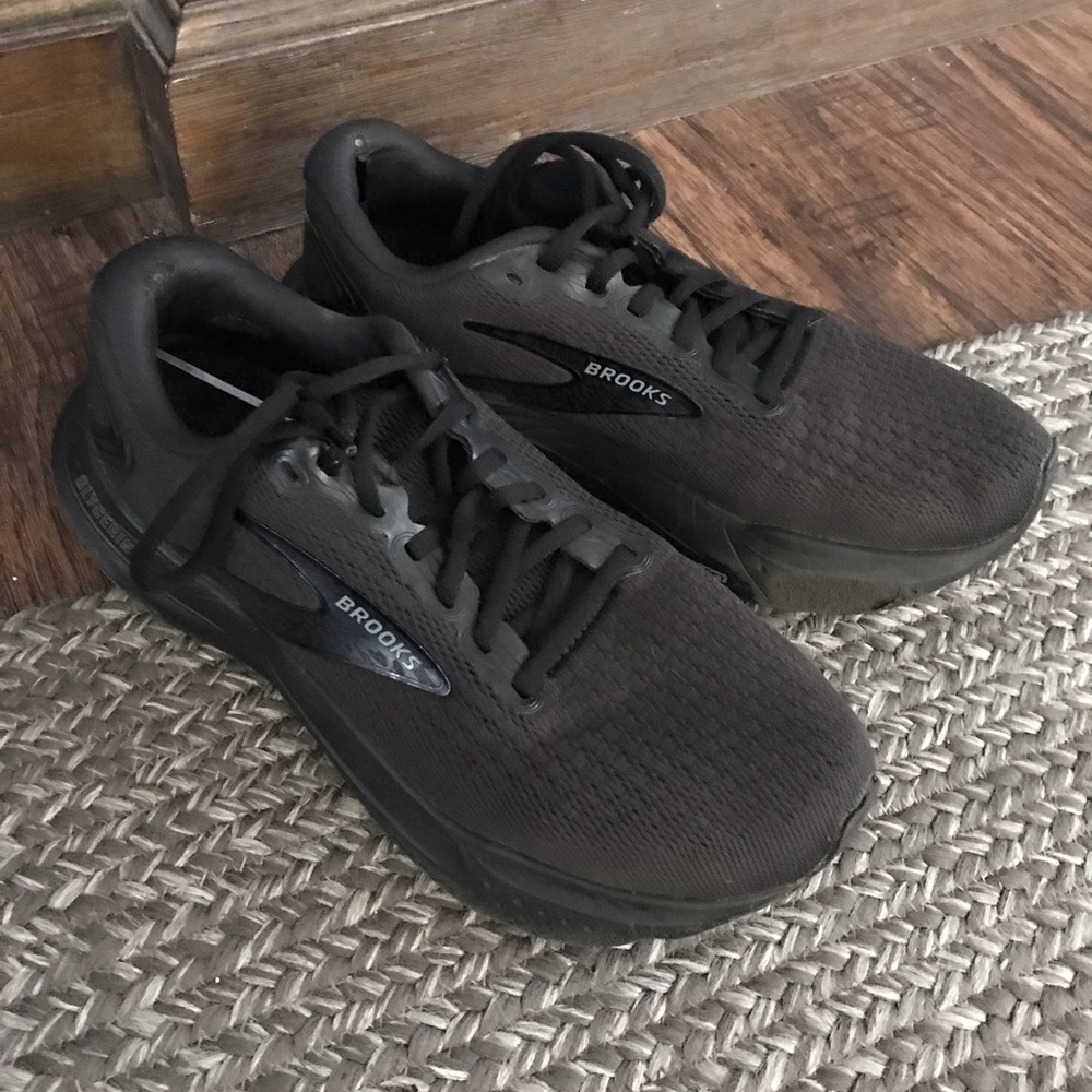 BROOKS Men's Black Athletic Shoes 9